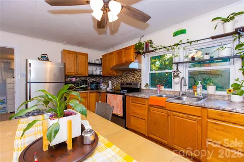 Kitchen - 2287 Us 70 Hwy, Morganton, NC 28655 photo 2 of 4