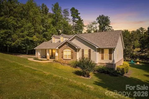 2055 Piper Ridge Dr, Lenoir, NC 28645