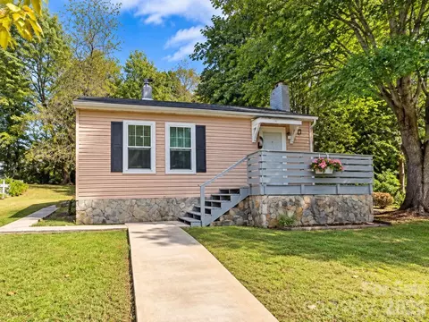 228 Westbrook St, Lenoir, NC 28645
