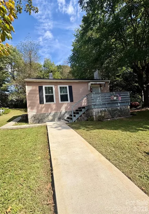 228 Westbrook St, Lenoir, NC 28645