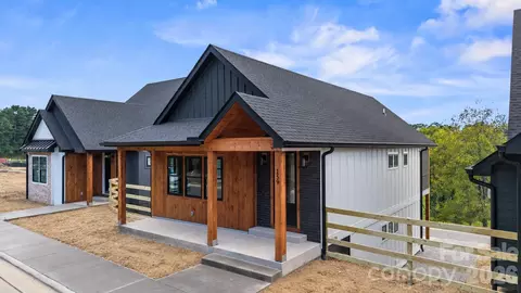 159 Martha 2 Ave #2, Hendersonville, NC 28792