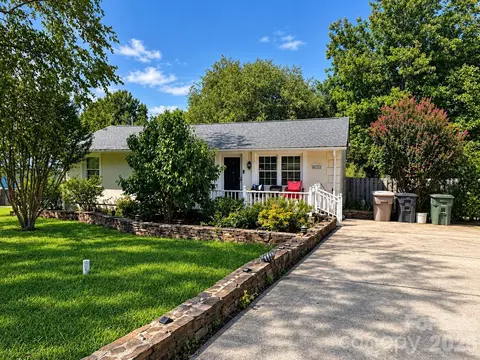 4711 Summit 4 Ave #4, Greensboro, NC 27405