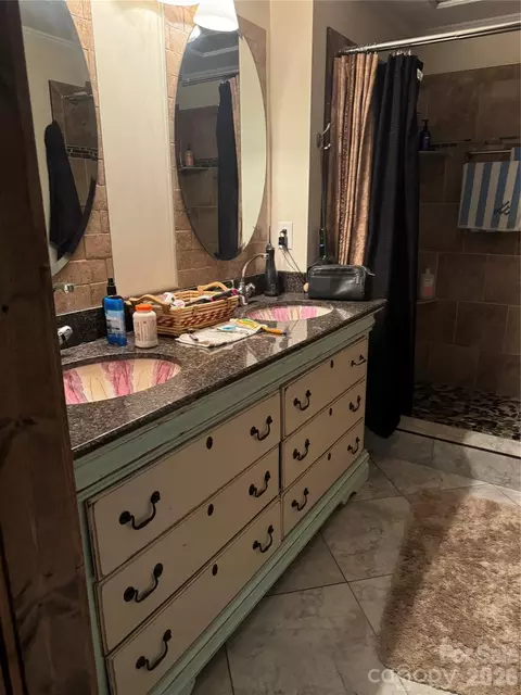 Bath - 49 Ramsey Rd, Marshall, NC 28753 photo 2 of 5
