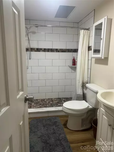 Bath - 49 Ramsey Rd, Marshall, NC 28753 photo 4 of 5