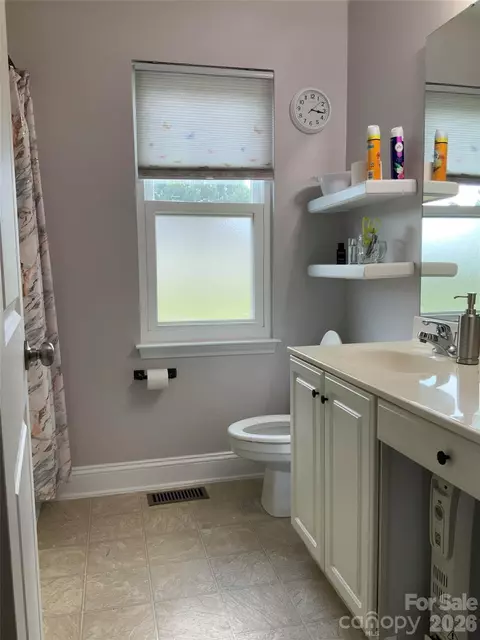 Bath - 3313 Luke Ct, Monroe, NC 28112 photo 1 of 2
