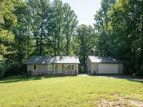 4103 Turnpike Rd, Horse Shoe, NC 28742