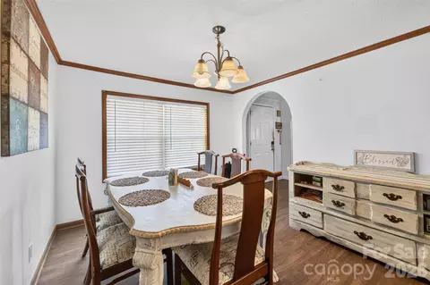 Dining - 455 Hubbard Rd, Hickory, NC 28601 photo 1 of 1