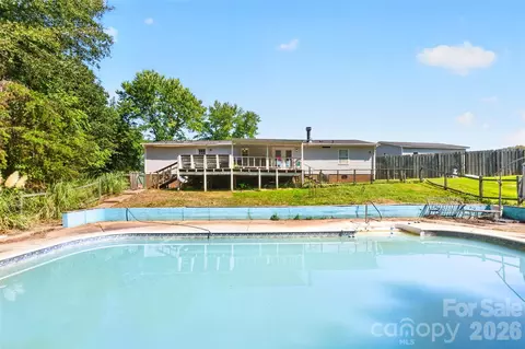 Exterior - 455 Hubbard Rd, Hickory, NC 28601 photo 2 of 3