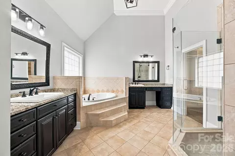 Bath - 6671 Fox Ridge Cir, Davidson, NC 28036 photo 1 of 4