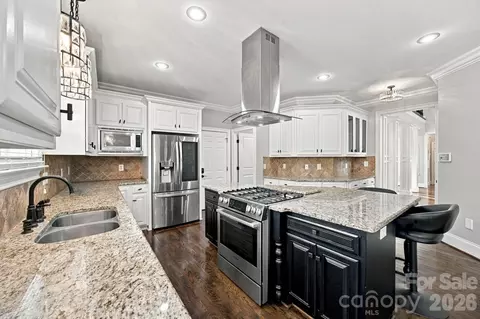 Kitchen - 6671 Fox Ridge Cir, Davidson, NC 28036 photo 5 of 7