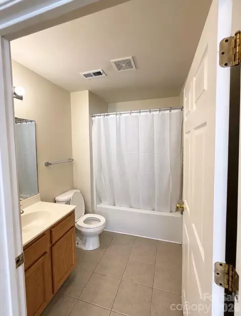 Bath - 9727 Psalms 3 St #3, Cornelius, NC 28031 photo 1 of 2