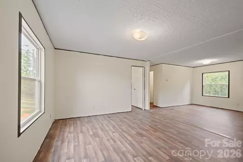 Living - 2913 Conner Cir, Morganton, NC 28655 photo 1 of 4
