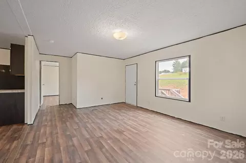 Living - 2913 Conner Cir, Morganton, NC 28655 photo 3 of 4