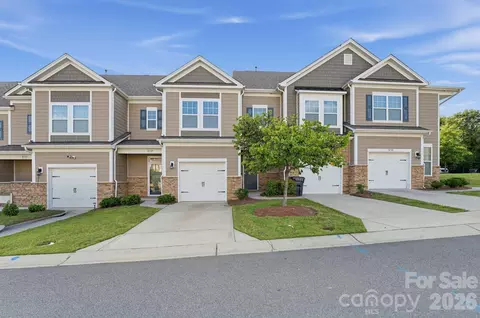 8727 Harris Lake Ln, Charlotte, NC 28269