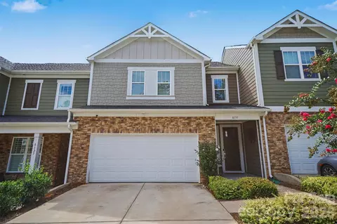 8131 Merryvale Ln, Charlotte, NC 28214
