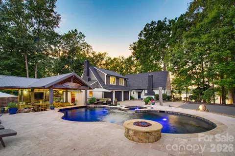 5401 Mountain Point Ln, Charlotte, NC 28216
