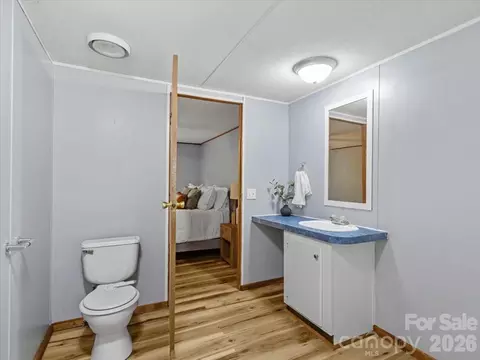 Bath - 2271 Gouges Creek Rd, Spruce Pine, NC 28777 photo 3 of 3