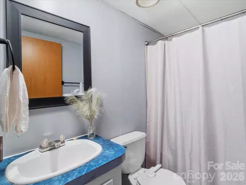Bath - 2271 Gouges Creek Rd, Spruce Pine, NC 28777 photo 1 of 3
