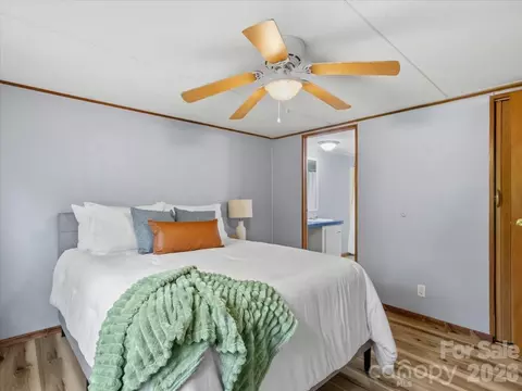 Bedroom - 2271 Gouges Creek Rd, Spruce Pine, NC 28777 photo 6 of 7