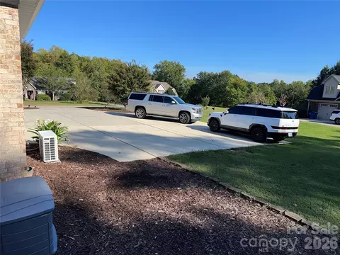 Exterior - 7672 Maple Bluff Ln, Concord, NC 28025 photo 5 of 12