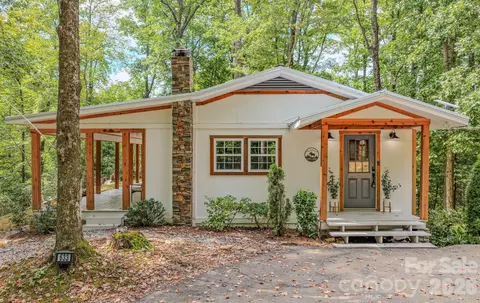 633 Kingdom Pl, Zirconia, NC 28790