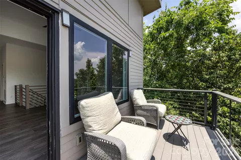Exterior - 232 Flint St, Charlotte, NC 28216 photo 5 of 6