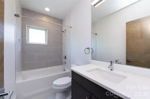 Bath - 232 Flint St, Charlotte, NC 28216 photo 4 of 5