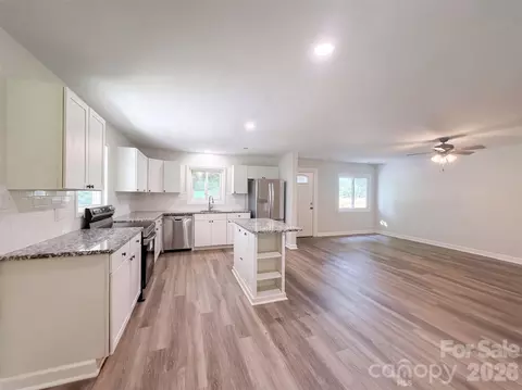 Living - 131 Highland Point Ave, Harmony, NC 28634 photo 2 of 3