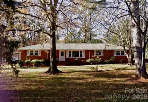 7029 Linda Lake Dr, Charlotte, NC 28215