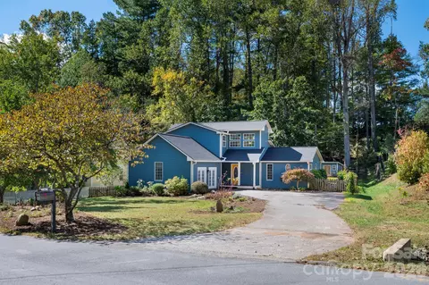 16 Pinecroft Rd, Asheville, NC 28804