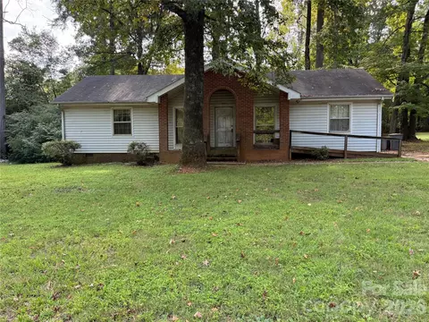 523 Culloden Ct, Charlotte, NC 28214