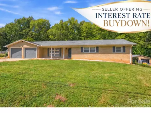 213 Lakeview Dr, Harrisburg, NC 28075