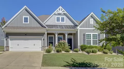 10025 St Kitts Landing Ln, Charlotte, NC 28278