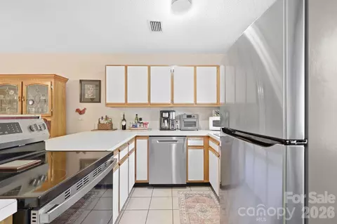 Kitchen - 102 Brandywine C2 Dr #C2, Conover, NC 28613 photo 1 of 2