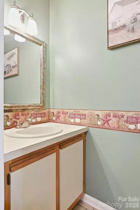Bath - 102 Brandywine C2 Dr #C2, Conover, NC 28613 photo 1 of 2