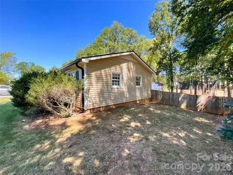 Exterior - 412 N Secrest Ave, Monroe, NC 28110 photo 8 of 10