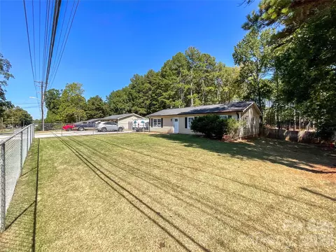 Exterior - 412 N Secrest Ave, Monroe, NC 28110 photo 9 of 10