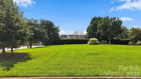3736 Steve Ikerd Ne Dr NE, Hickory, NC 28601