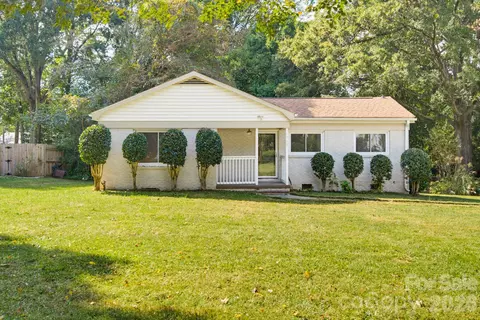 1733 Merry Oaks Rd, Charlotte, NC 28205