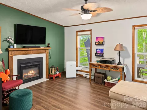 1156 Crab Creek Rd, Hendersonville, NC 28739