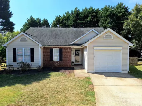 9100 Royal Highlands Ct, Charlotte, NC 28277