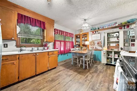 Kitchen - 3115 10th Ne Ave NE, Conover, NC 28613 photo 4 of 5