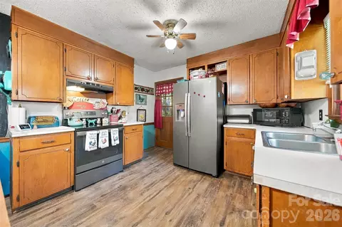 Kitchen - 3115 10th Ne Ave NE, Conover, NC 28613 photo 3 of 5