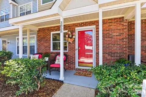 3858 Mosscroft Ln, Charlotte, NC 28215