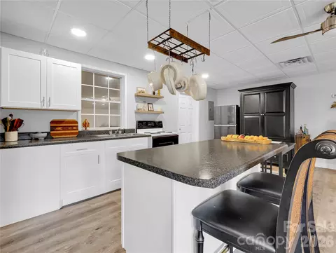 Kitchen - Troy Lane, Tryon, NC 28782 photo 3 of 4