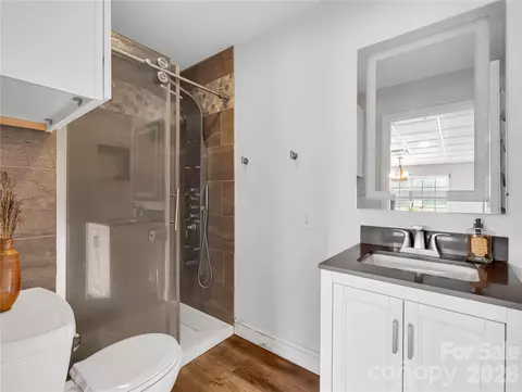Bath - Troy Lane, Tryon, NC 28782 photo 4 of 4