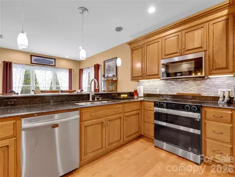 Kitchen - Troy Lane, Tryon, NC 28782 photo 2 of 4