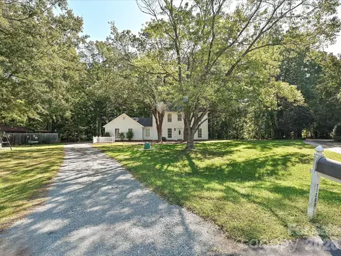 11200 Walking Horse Ln, Charlotte, NC 28215