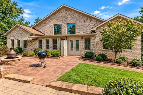 Exterior - 1024 Lyndon Dr, Lancaster, SC 29720 photo 5 of 8