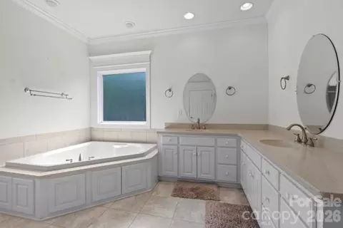 Bath - 1024 Lyndon Dr, Lancaster, SC 29720 photo 3 of 5